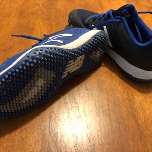 New Balance Mens 7.5 Baseball turf shoes